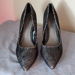 Ann Marino Black Sparkly Wave Pattern Heels